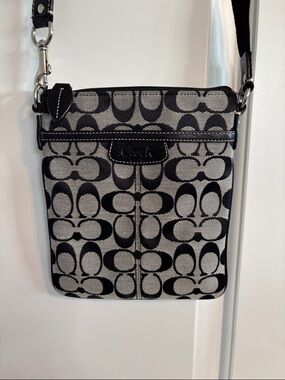 Coach NWOT Black & Gray Signature Crossbody Bag